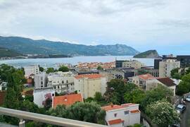 Продажа квартиры с видом на море и старый город в Будве 